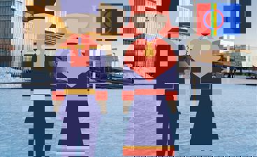 et par mennesker i klær