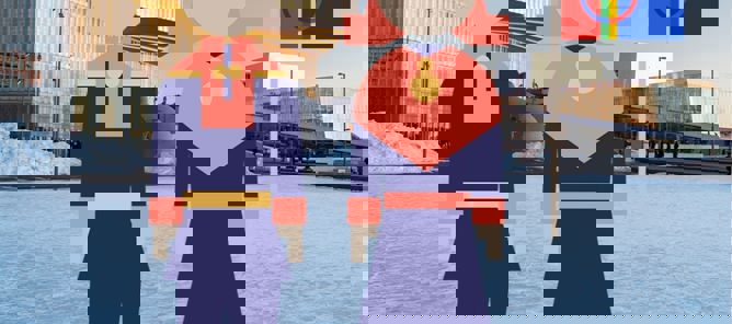 et par mennesker i klær