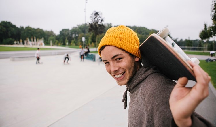 Foto: NTB scanpix Credit: Oslo kommune Ung gutt med skateboard.